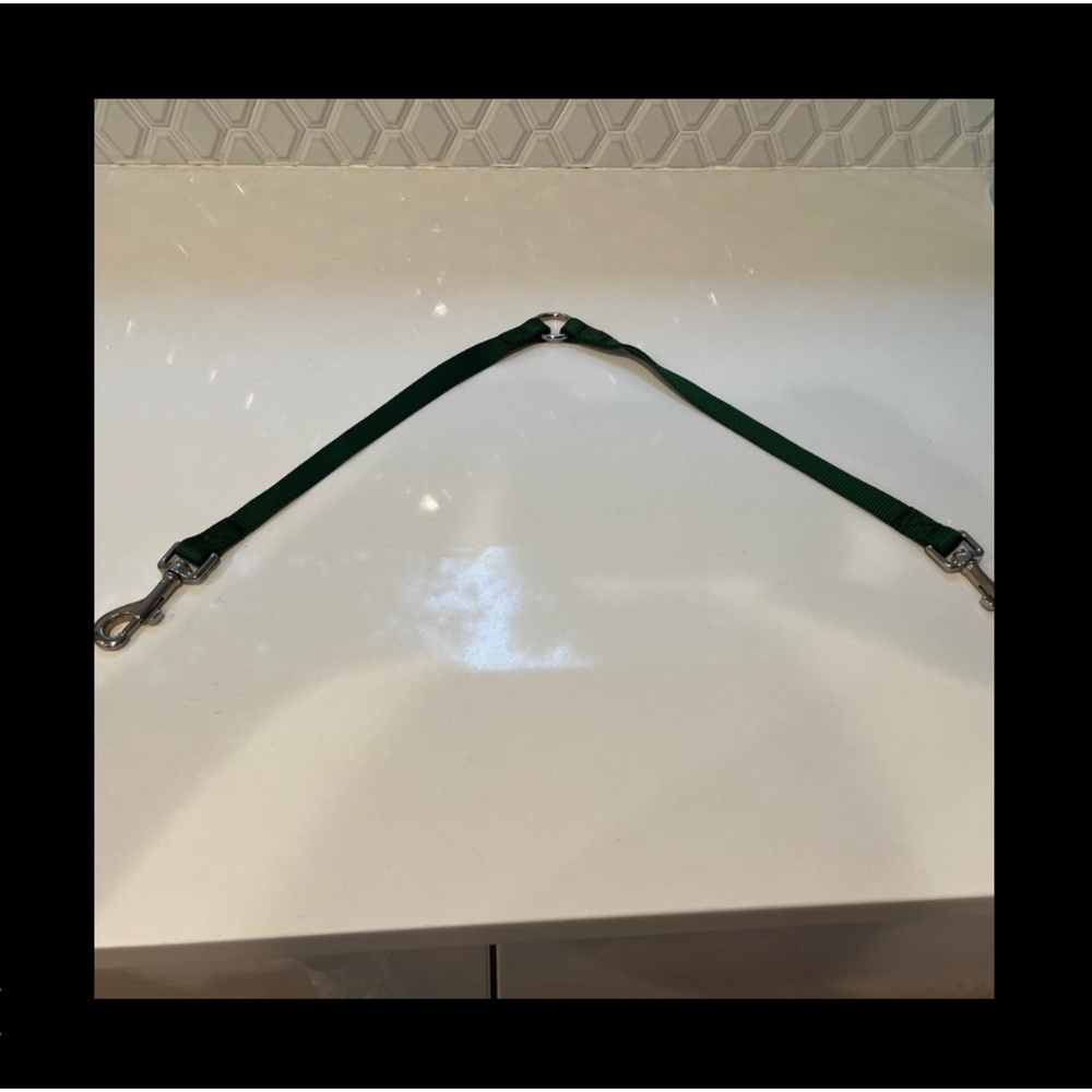 New leash coupler to walk 2 dogs at once, size 24 inches,, green in color!